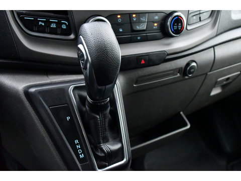 Ford Transit 350 2.0 TDCI L3H2 Black Edition Camera, Cruise, Caplay, Automaat, 130PK, Trekhaak, Multimedia, Sensoren, UNIEK!