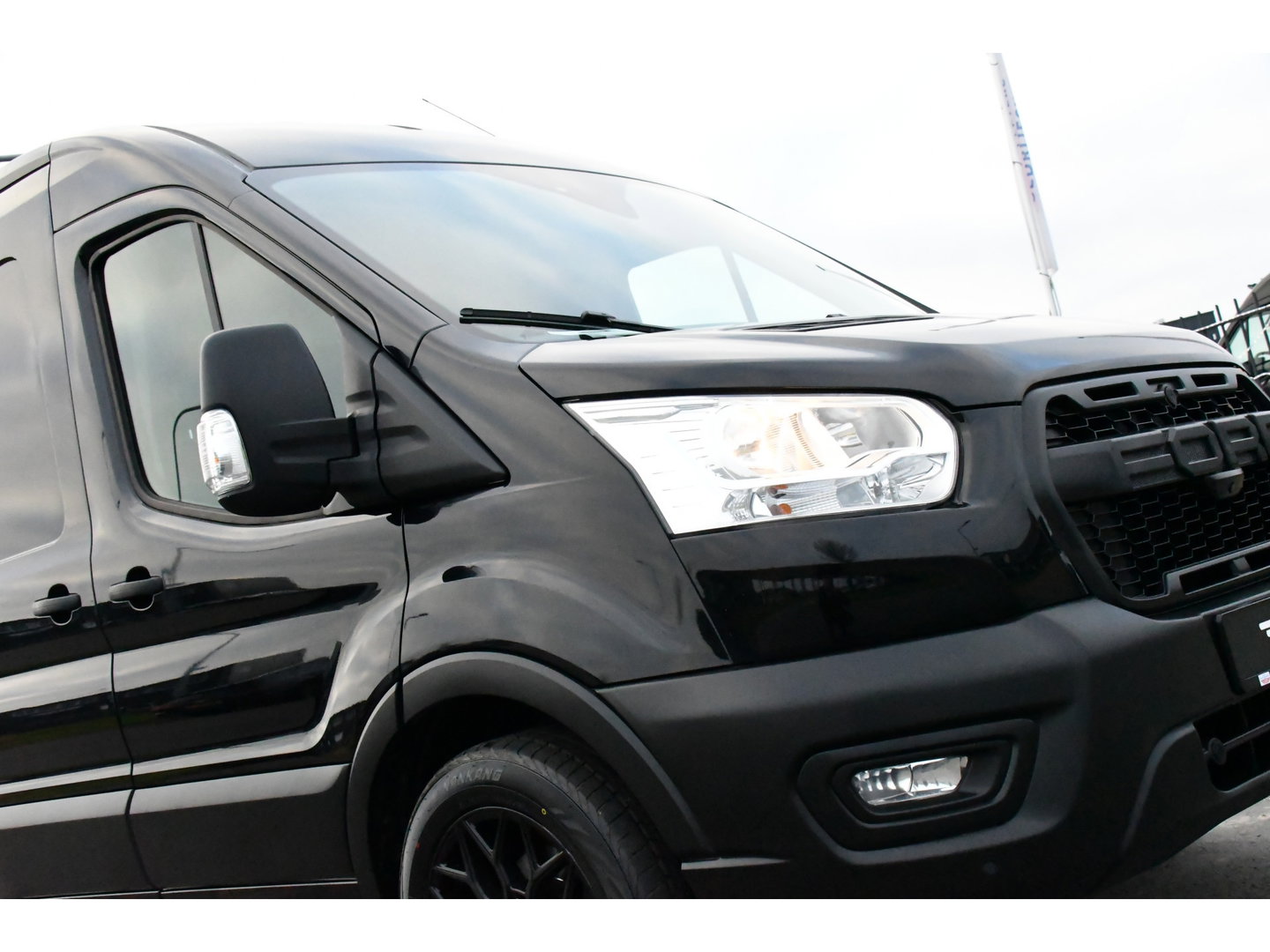 Ford Transit 350 2.0 TDCI L3H2 Black Edition Camera, Cruise, Caplay, Automaat, 130PK, Trekhaak, Multimedia, Sensoren, UNIEK!