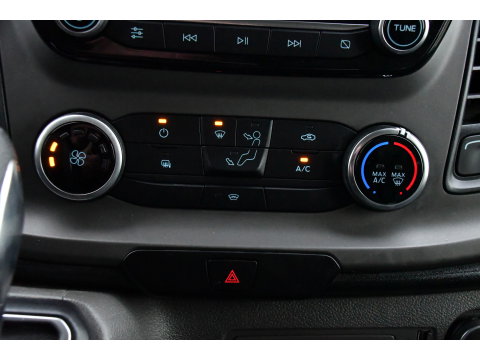 Ford Transit 350 2.0 TDCI L3H2 Black Edition Camera, Cruise, Caplay, Automaat, 130PK, Trekhaak, Multimedia, Sensoren, UNIEK!