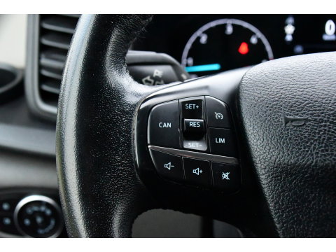 Ford Transit 350 2.0 TDCI L3H2 Black Edition Camera, Cruise, Caplay, Automaat, 130PK, Trekhaak, Multimedia, Sensoren, UNIEK!