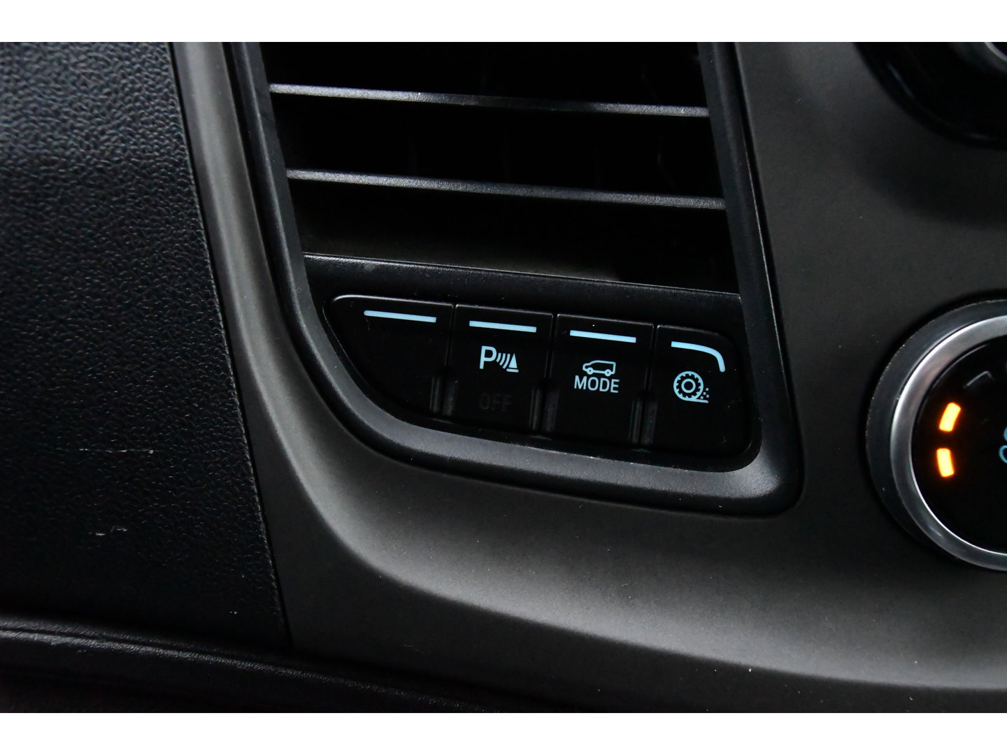 Ford Transit 350 2.0 TDCI L3H2 Black Edition Camera, Cruise, Caplay, Automaat, 130PK, Trekhaak, Multimedia, Sensoren, UNIEK!