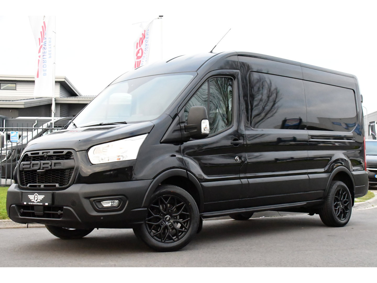 Ford Transit 350 2.0 TDCI L3H2 Black Edition Camera, Cruise, Caplay, Automaat, 130PK, Trekhaak, Multimedia, Sensoren, UNIEK!
