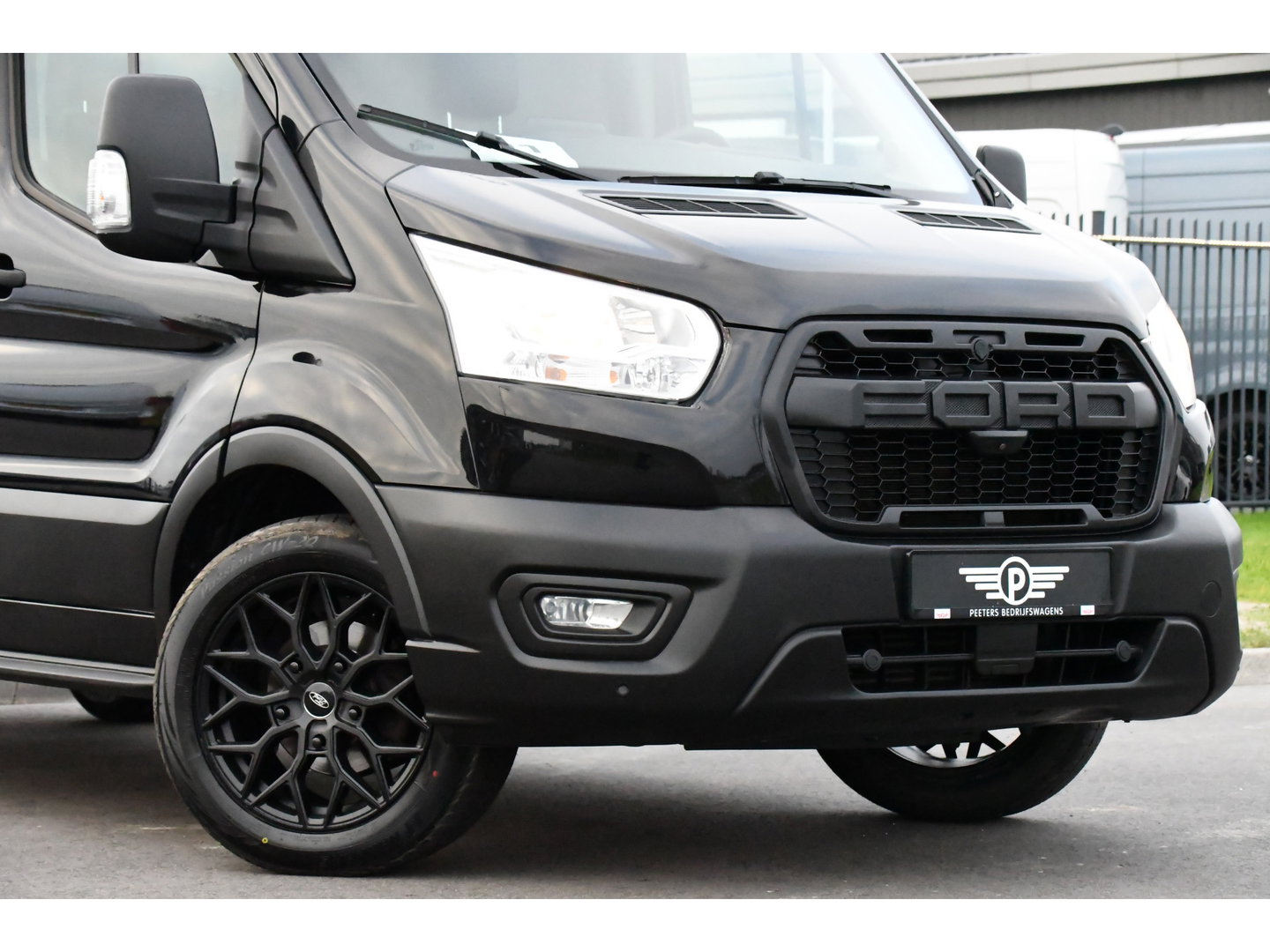 Ford Transit 350 2.0 TDCI L3H2 Black Edition Camera, Cruise, Caplay, Automaat, 130PK, Trekhaak, Multimedia, Sensoren, UNIEK!