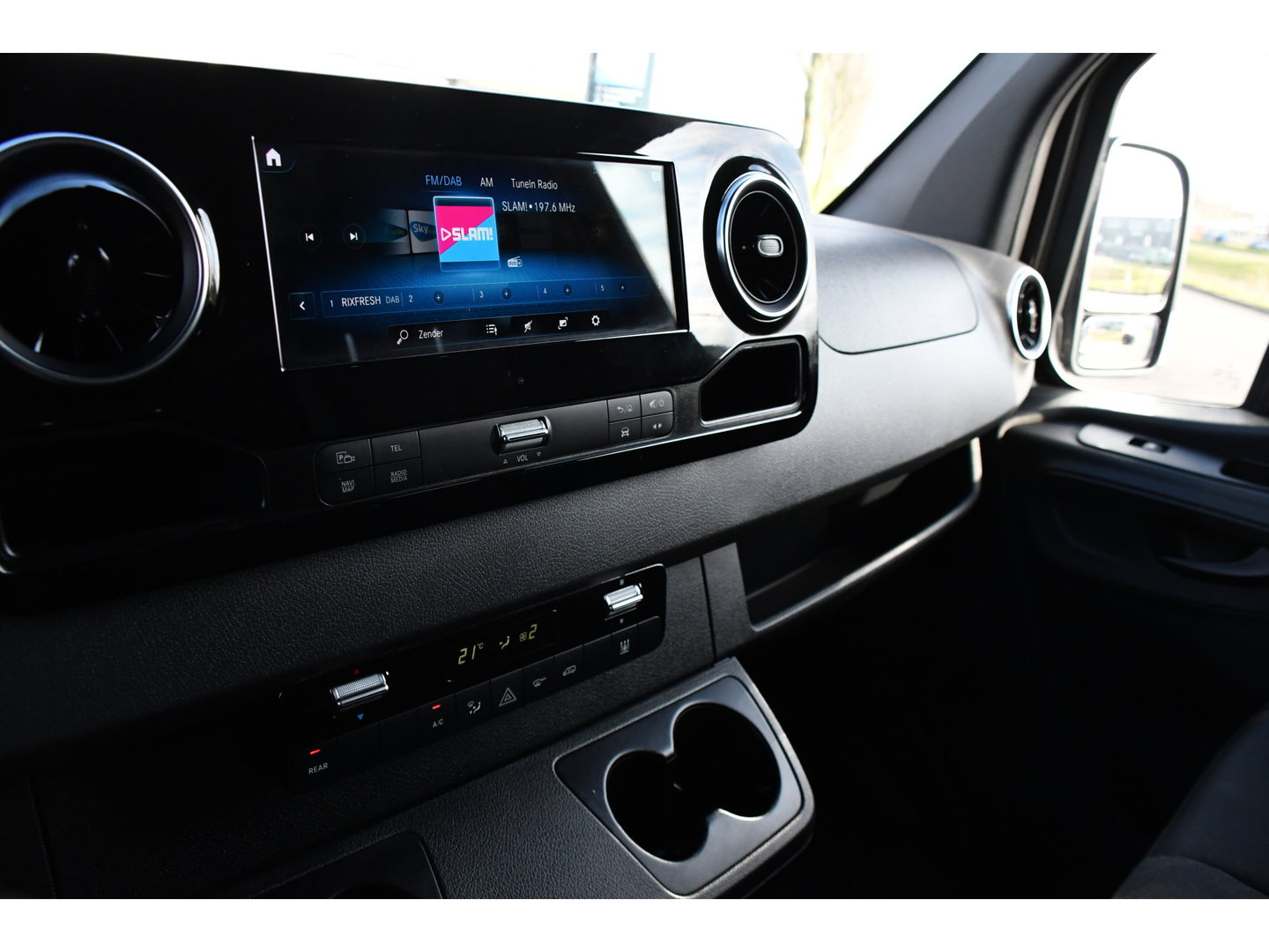 Mercedes-Benz Sprinter 317 1.9 CDI L2H2 Black Edition RWD Cruise, Camera,10.5'' Multimedia, Carplay, LED, Standkachel, Multimedia, 170pk, Automaat, UNIEK!