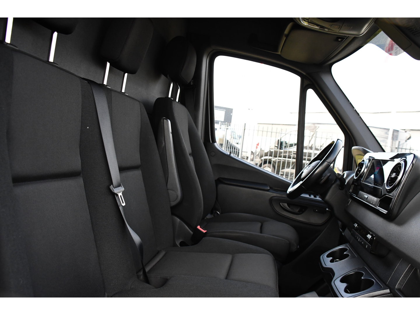 Mercedes-Benz Sprinter 317 1.9 CDI L2H2 Black Edition RWD Cruise, Camera,10.5'' Multimedia, Carplay, LED, Standkachel, Multimedia, 170pk, Automaat, UNIEK!