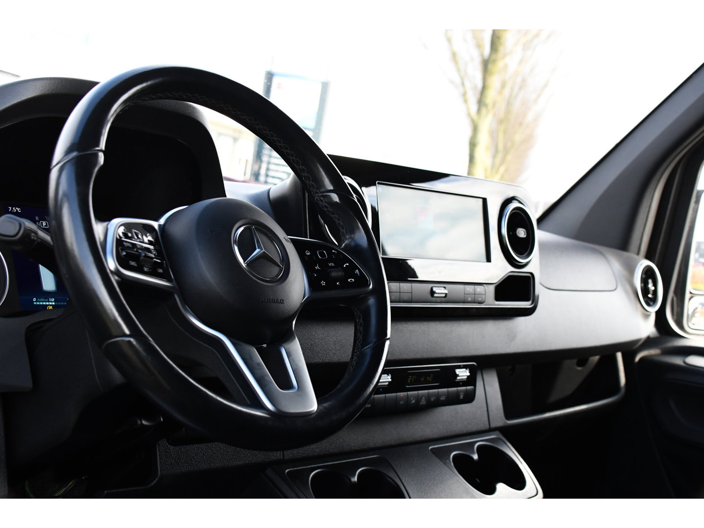 Mercedes-Benz Sprinter 317 1.9 CDI L2H2 Black Edition RWD Cruise, Camera,10.5'' Multimedia, Carplay, LED, Standkachel, Multimedia, 170pk, Automaat, UNIEK!