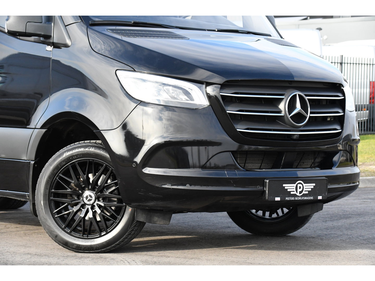 Mercedes-Benz Sprinter 317 1.9 CDI L2H2 Black Edition RWD Cruise, Camera,10.5'' Multimedia, Carplay, LED, Standkachel, Multimedia, 170pk, Automaat, UNIEK!