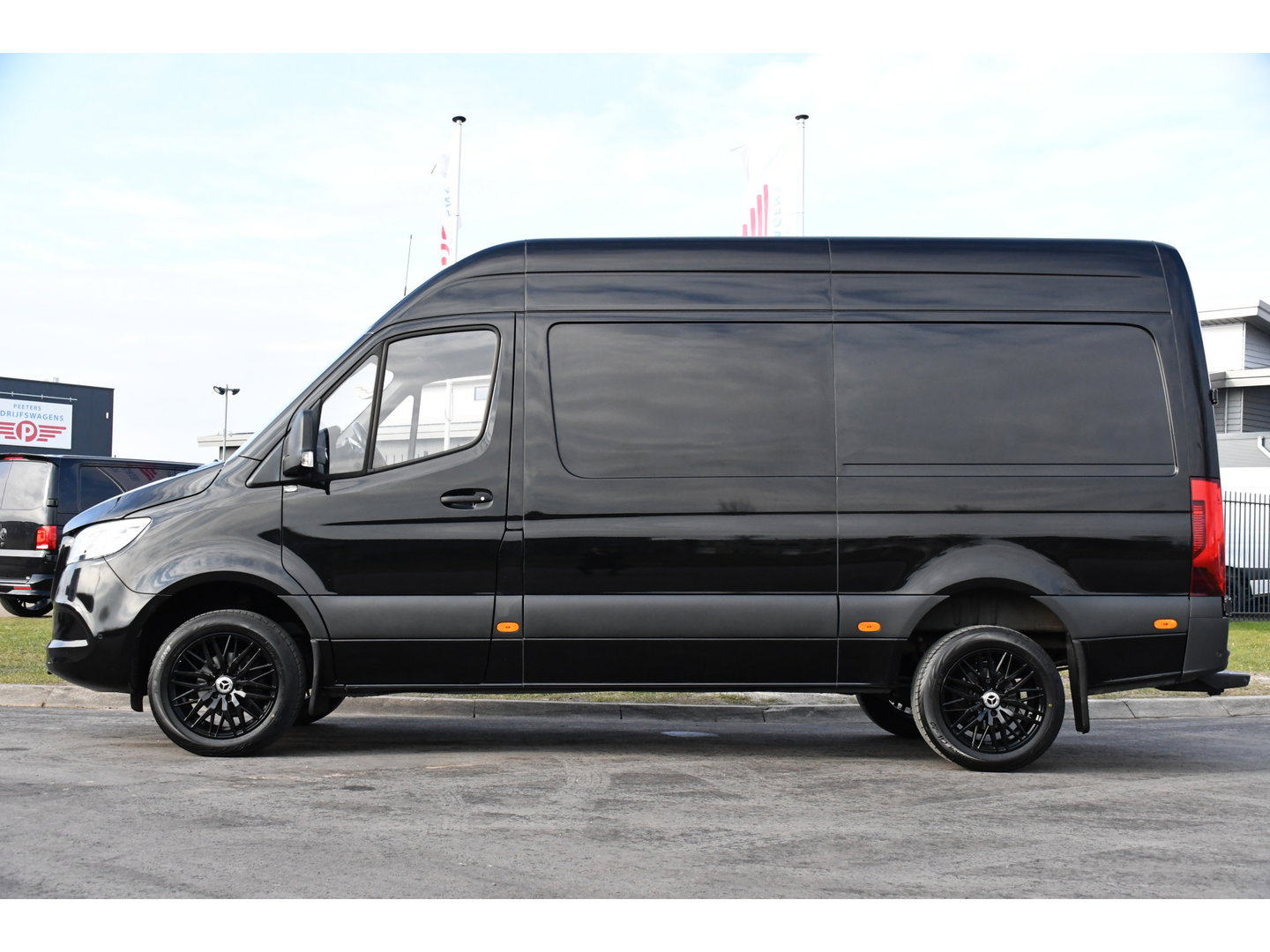 Mercedes-Benz Sprinter 317 1.9 CDI L2H2 Black Edition RWD Cruise, Camera,10.5'' Multimedia, Carplay, LED, Standkachel, Multimedia, 170pk, Automaat, UNIEK!