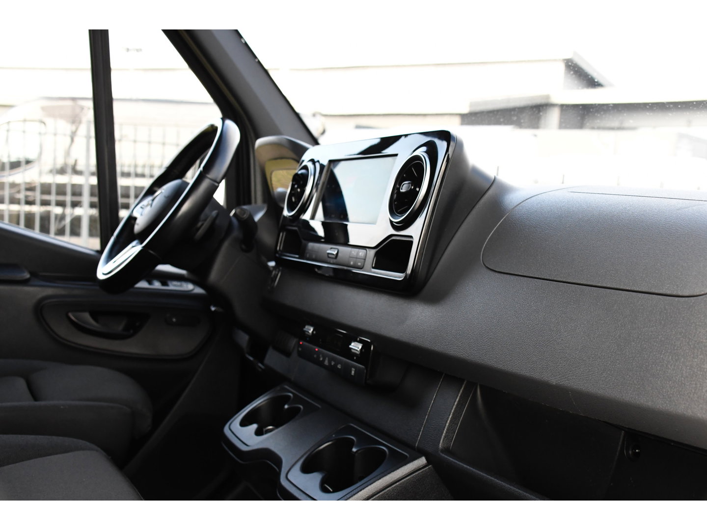 Mercedes-Benz Sprinter 317 1.9 CDI L2H2 Black Edition RWD Cruise, Camera,10.5'' Multimedia, Carplay, LED, Standkachel, Multimedia, 170pk, Automaat, UNIEK!