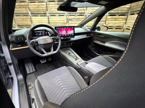 CUPRA Born Adrenaline One 62 kWh Navi Clima Camera VZ Copper 19"LM