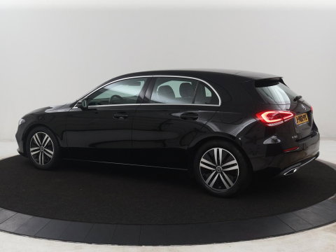 Mercedes-Benz A-Klasse 180 Business Solution Luxury | Leder | Camera | Stoelverwarming | Sfeerverlichting | Full LED | Climate control | Park assist |
