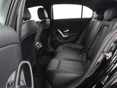 Mercedes-Benz A-Klasse 180 Business Solution Luxury | Leder | Camera | Stoelverwarming | Sfeerverlichting | Full LED | Climate control | Park assist |