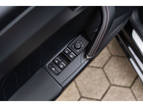 CUPRA Leon 2.0 TSI VZ PANO BEATS KEYLESS CAMERA