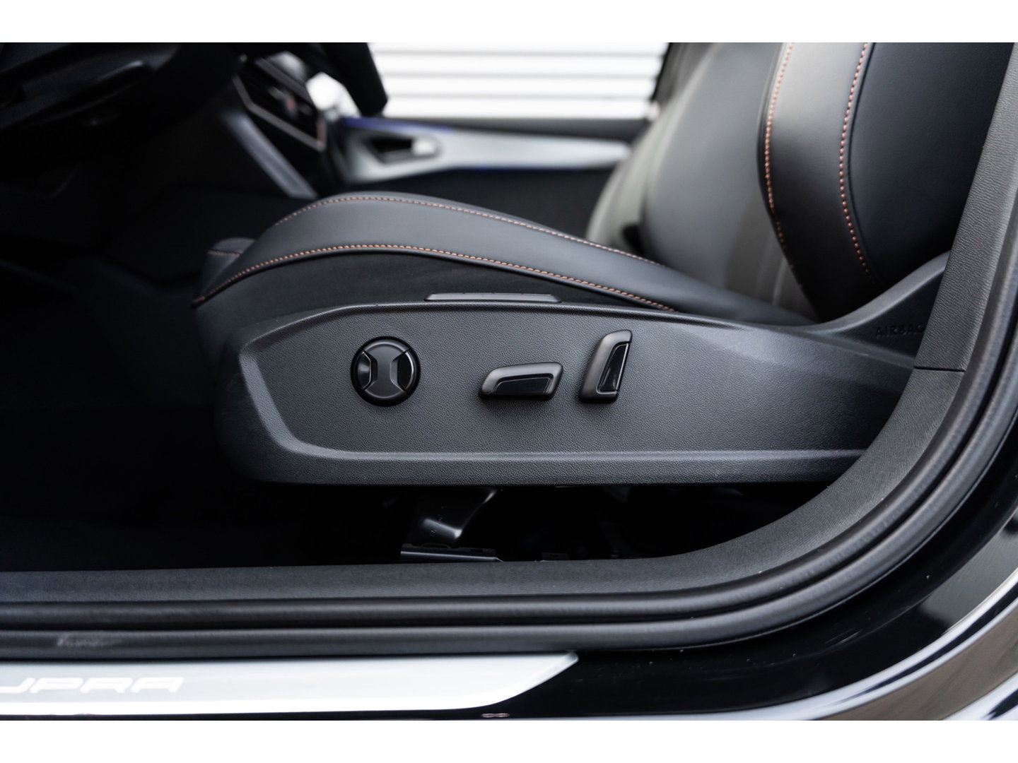 CUPRA Leon 2.0 TSI VZ PANO BEATS KEYLESS CAMERA