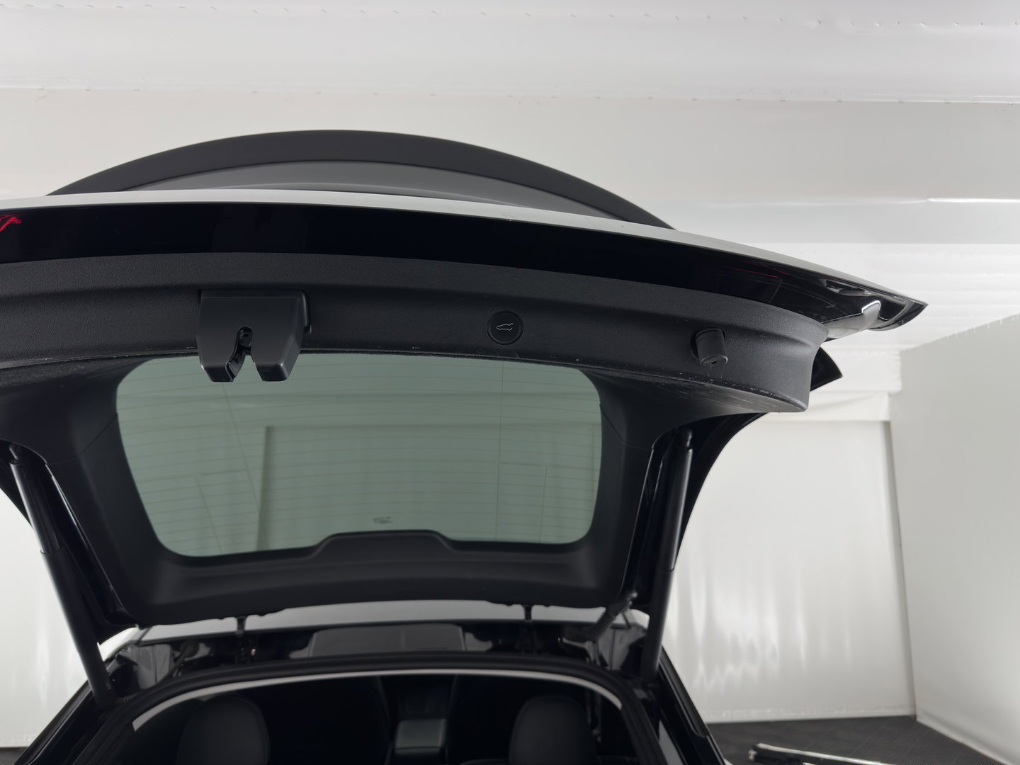 Tesla Model Y Long Range AWD 75 kWh (3-Fase-11kW) {SoH-87%} (INCL-BTW) Aut. *HEATPUMP | PANO | AUTOPILOT | LEATHER | NAVI-FULLMAP | MATRIX-LED | KEYLESS | DIGI-COCKPIT | DAB+ | HEATED-COMFORTSEATS | PRIVACYGLASS | TOPVIEW | 20''ALU*
