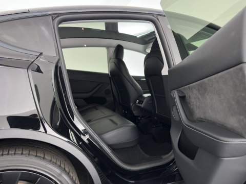 Tesla Model Y Long Range AWD 75 kWh (3-Fase-11kW) {SoH-87%} (INCL-BTW) Aut. *HEATPUMP | PANO | AUTOPILOT | LEATHER | NAVI-FULLMAP | MATRIX-LED | KEYLESS | DIGI-COCKPIT | DAB+ | HEATED-COMFORTSEATS | PRIVACYGLASS | TOPVIEW | 20''ALU*