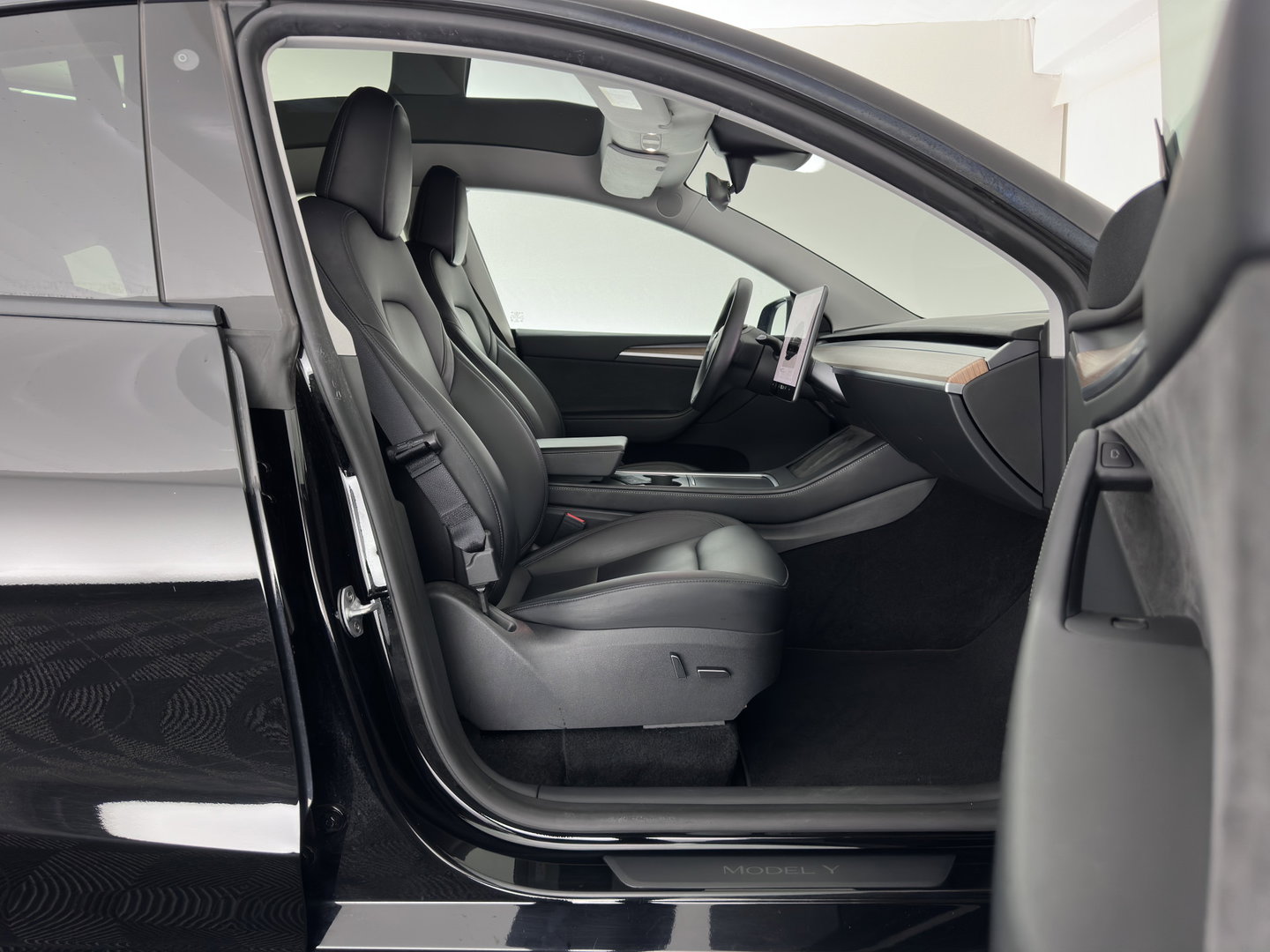 Tesla Model Y Long Range AWD 75 kWh (3-Fase-11kW) {SoH-87%} (INCL-BTW) Aut. *HEATPUMP | PANO | AUTOPILOT | LEATHER | NAVI-FULLMAP | MATRIX-LED | KEYLESS | DIGI-COCKPIT | DAB+ | HEATED-COMFORTSEATS | PRIVACYGLASS | TOPVIEW | 20''ALU*