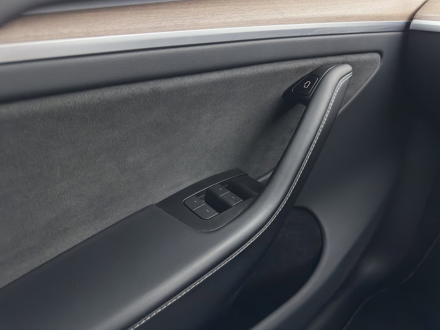 Tesla Model Y Long Range AWD 75 kWh (3-Fase-11kW) {SoH-87%} (INCL-BTW) Aut. *HEATPUMP | PANO | AUTOPILOT | LEATHER | NAVI-FULLMAP | MATRIX-LED | KEYLESS | DIGI-COCKPIT | DAB+ | HEATED-COMFORTSEATS | PRIVACYGLASS | TOPVIEW | 20''ALU*
