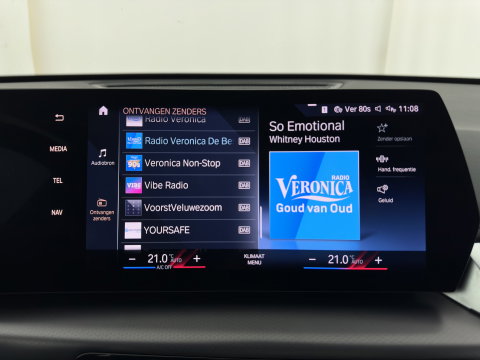 BMW iX1 xDrive30 Launch Edition 67 kWh M-Sportpack (3-Fase-11kW) (INCL.BTW) *LEATHER-MICROFIBRE | FULL-LED | HARMAN/KARDON | WIDESCREEN-DIGI-COCKPIT | CAMERA | PRIVACY-GLASS | SHIFT-PADDLES | SPORT-SEATS | NAVI-FULLMAP | DAB+ | 18''ALU | TOWBAR*