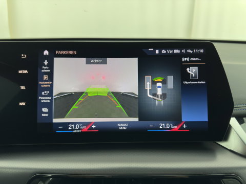BMW iX1 xDrive30 Launch Edition 67 kWh M-Sportpack (3-Fase-11kW) (INCL.BTW) *LEATHER-MICROFIBRE | FULL-LED | HARMAN/KARDON | WIDESCREEN-DIGI-COCKPIT | CAMERA | PRIVACY-GLASS | SHIFT-PADDLES | SPORT-SEATS | NAVI-FULLMAP | DAB+ | 18''ALU | TOWBAR*
