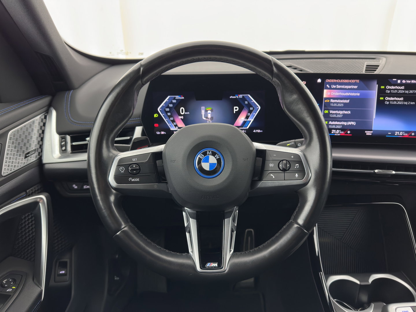 BMW iX1 xDrive30 Launch Edition 67 kWh M-Sportpack (3-Fase-11kW) (INCL.BTW) *LEATHER-MICROFIBRE | FULL-LED | HARMAN/KARDON | WIDESCREEN-DIGI-COCKPIT | CAMERA | PRIVACY-GLASS | SHIFT-PADDLES | SPORT-SEATS | NAVI-FULLMAP | DAB+ | 18''ALU | TOWBAR*