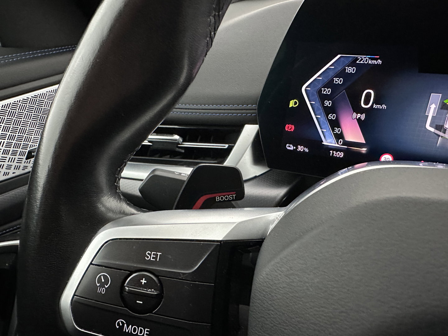BMW iX1 xDrive30 Launch Edition 67 kWh M-Sportpack (3-Fase-11kW) (INCL.BTW) *LEATHER-MICROFIBRE | FULL-LED | HARMAN/KARDON | WIDESCREEN-DIGI-COCKPIT | CAMERA | PRIVACY-GLASS | SHIFT-PADDLES | SPORT-SEATS | NAVI-FULLMAP | DAB+ | 18''ALU | TOWBAR*
