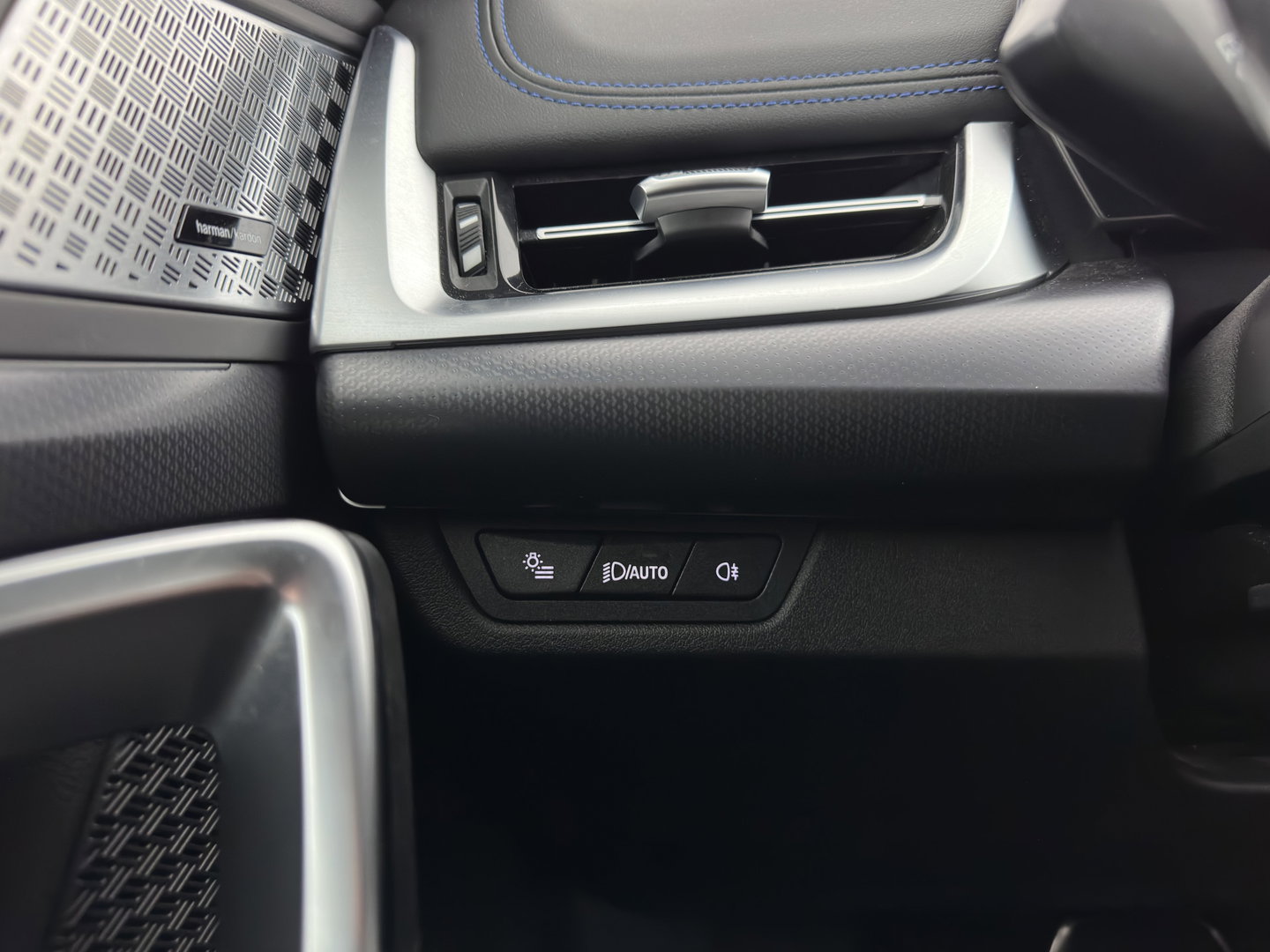 BMW iX1 xDrive30 Launch Edition 67 kWh M-Sportpack (3-Fase-11kW) (INCL.BTW) *LEATHER-MICROFIBRE | FULL-LED | HARMAN/KARDON | WIDESCREEN-DIGI-COCKPIT | CAMERA | PRIVACY-GLASS | SHIFT-PADDLES | SPORT-SEATS | NAVI-FULLMAP | DAB+ | 18''ALU | TOWBAR*