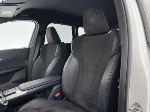 BMW iX1 xDrive30 Launch Edition 67 kWh M-Sportpack (3-Fase-11kW) (INCL.BTW) *LEATHER-MICROFIBRE | FULL-LED | HARMAN/KARDON | WIDESCREEN-DIGI-COCKPIT | CAMERA | PRIVACY-GLASS | SHIFT-PADDLES | SPORT-SEATS | NAVI-FULLMAP | DAB+ | 18''ALU | TOWBAR*