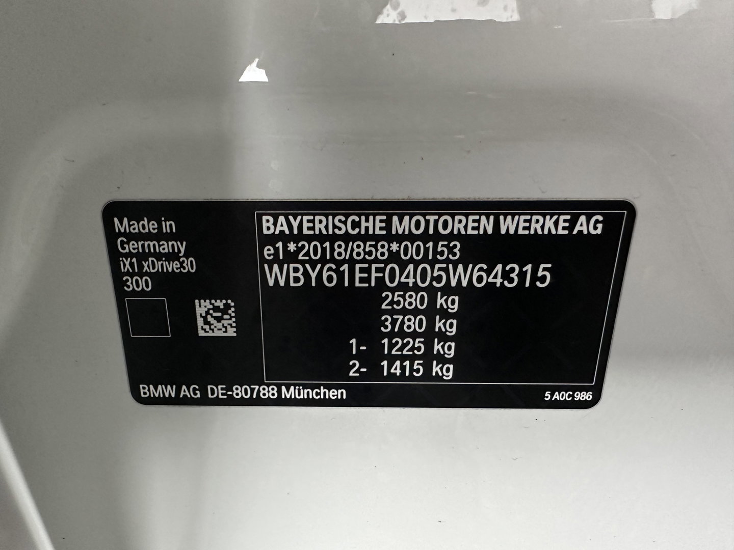 BMW iX1 xDrive30 Launch Edition 67 kWh M-Sportpack (3-Fase-11kW) (INCL.BTW) *LEATHER-MICROFIBRE | FULL-LED | HARMAN/KARDON | WIDESCREEN-DIGI-COCKPIT | CAMERA | PRIVACY-GLASS | SHIFT-PADDLES | SPORT-SEATS | NAVI-FULLMAP | DAB+ | 18''ALU | TOWBAR*