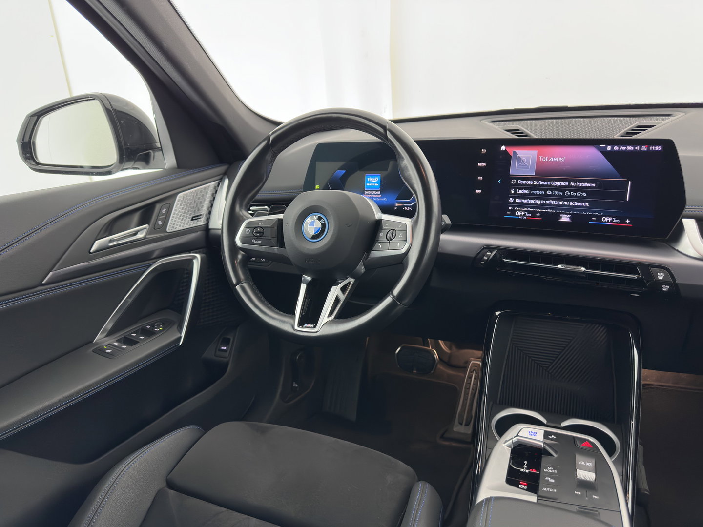 BMW iX1 xDrive30 Launch Edition 67 kWh M-Sportpack (3-Fase-11kW) (INCL.BTW) *LEATHER-MICROFIBRE | FULL-LED | HARMAN/KARDON | WIDESCREEN-DIGI-COCKPIT | CAMERA | PRIVACY-GLASS | SHIFT-PADDLES | SPORT-SEATS | NAVI-FULLMAP | DAB+ | 18''ALU | TOWBAR*