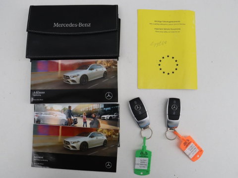 Mercedes-Benz A-Klasse 180 Business Solution Luxury | Leder | Camera | Stoelverwarming | Sfeerverlichting | Full LED | Climate control | Park assist |