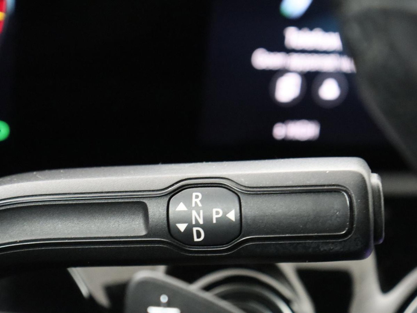Mercedes-Benz A-Klasse 180 Business Solution Luxury | Leder | Camera | Stoelverwarming | Sfeerverlichting | Full LED | Climate control | Park assist |