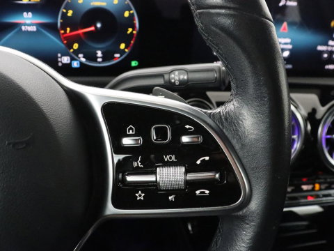 Mercedes-Benz A-Klasse 180 Business Solution Luxury | Leder | Camera | Stoelverwarming | Sfeerverlichting | Full LED | Climate control | Park assist |