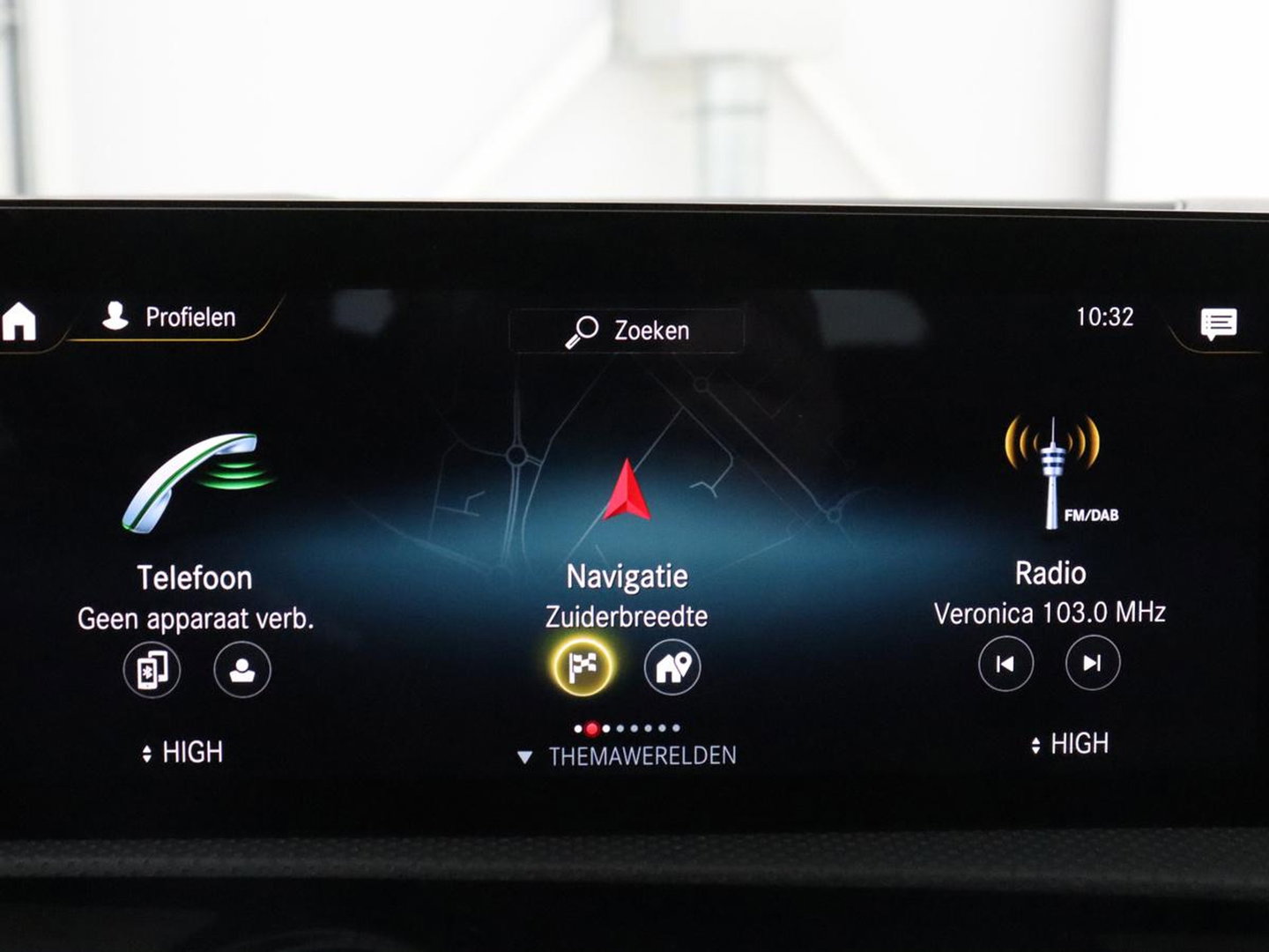 Mercedes-Benz A-Klasse 180 Business Solution Luxury | Leder | Camera | Stoelverwarming | Sfeerverlichting | Full LED | Climate control | Park assist |