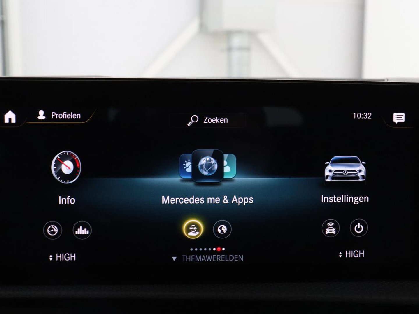 Mercedes-Benz A-Klasse 180 Business Solution Luxury | Leder | Camera | Stoelverwarming | Sfeerverlichting | Full LED | Climate control | Park assist |