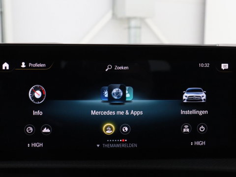 Mercedes-Benz A-Klasse 180 Business Solution Luxury | Leder | Camera | Stoelverwarming | Sfeerverlichting | Full LED | Climate control | Park assist |