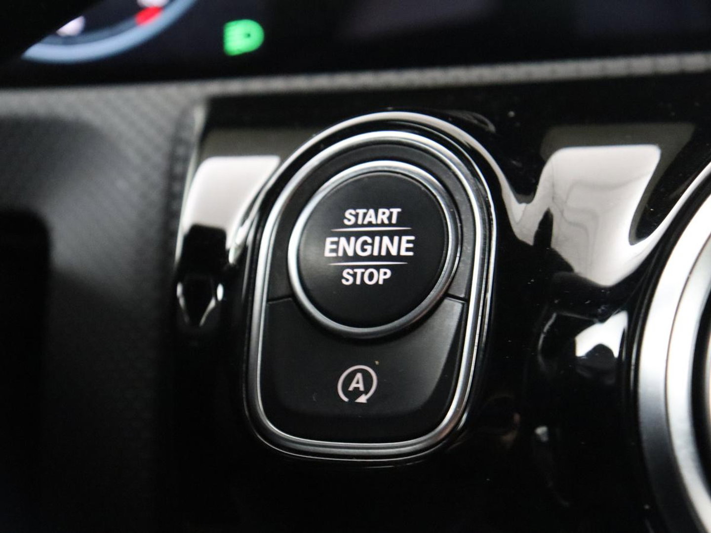 Mercedes-Benz A-Klasse 180 Business Solution Luxury | Leder | Camera | Stoelverwarming | Sfeerverlichting | Full LED | Climate control | Park assist |