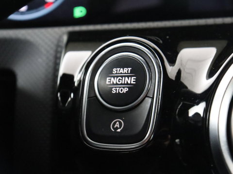 Mercedes-Benz A-Klasse 180 Business Solution Luxury | Leder | Camera | Stoelverwarming | Sfeerverlichting | Full LED | Climate control | Park assist |