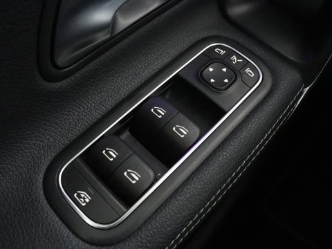 Mercedes-Benz A-Klasse 180 Business Solution Luxury | Leder | Camera | Stoelverwarming | Sfeerverlichting | Full LED | Climate control | Park assist |
