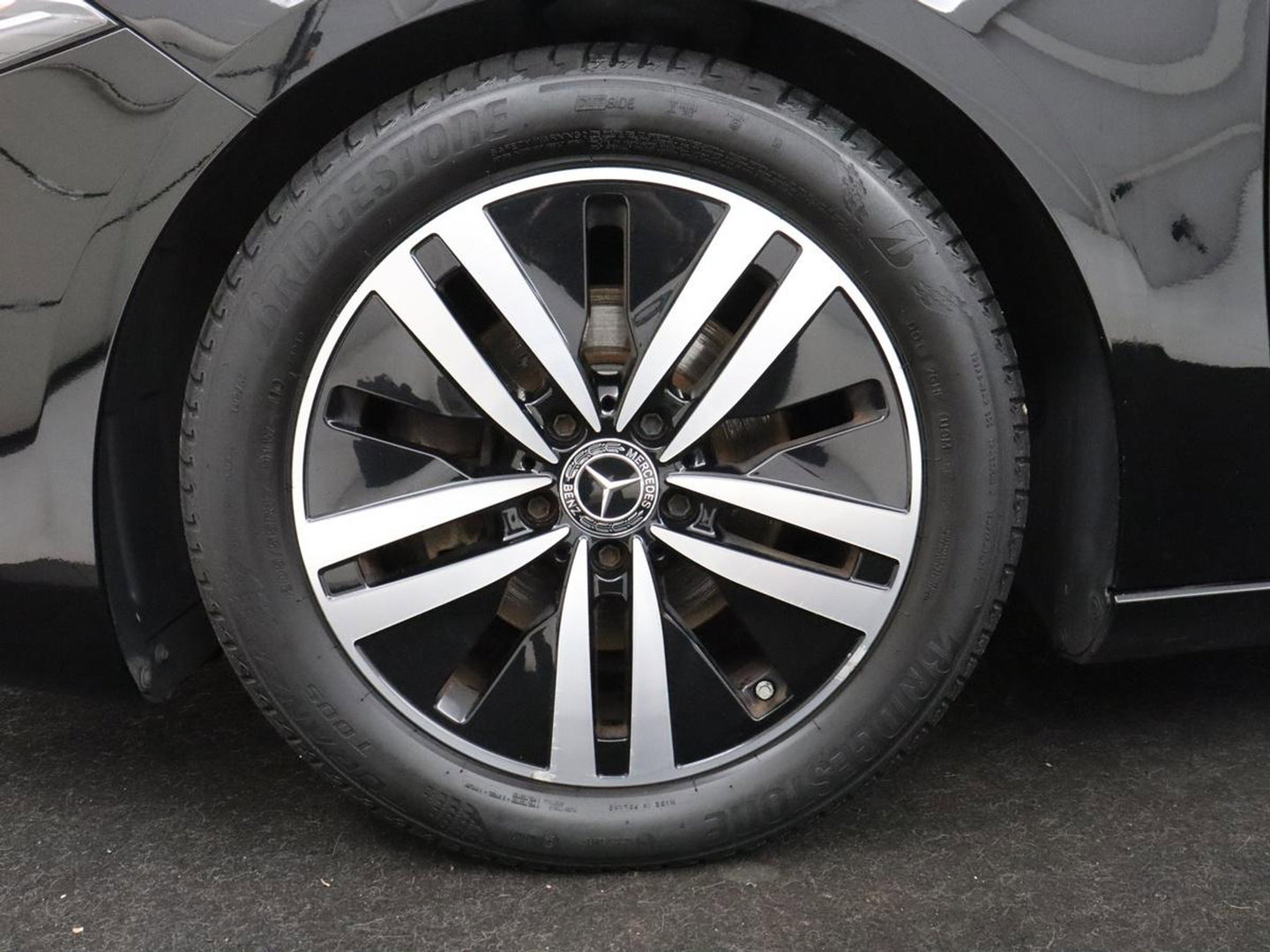 Mercedes-Benz A-Klasse 180 Business Solution Luxury | Leder | Camera | Stoelverwarming | Sfeerverlichting | Full LED | Climate control | Park assist |