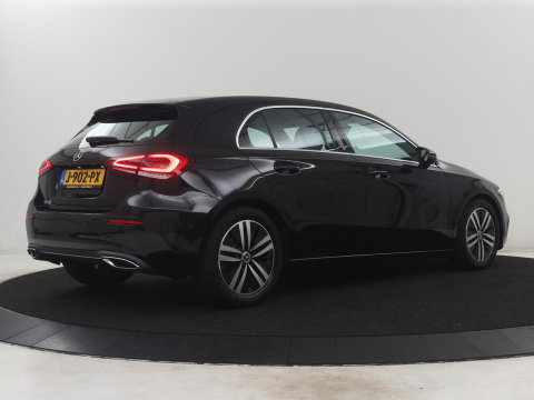 Mercedes-Benz A-Klasse 180 Business Solution Luxury | Leder | Camera | Stoelverwarming | Sfeerverlichting | Full LED | Climate control | Park assist |