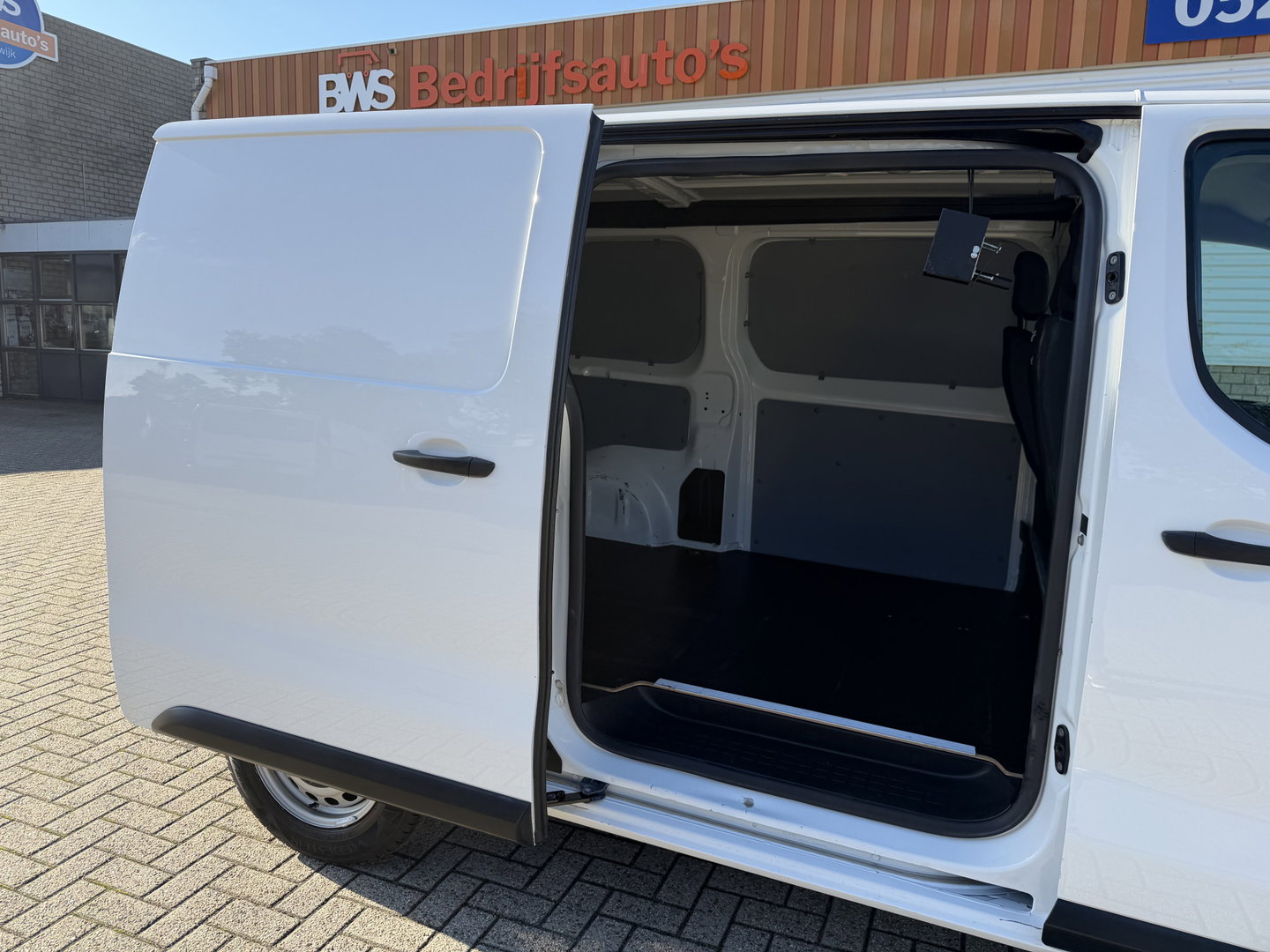 Opel Vivaro 2.0 CDTI L2H1 Edition / vaste prijs rijklaar € 9.950 ex btw / lease vanaf € 168 / euro 6 / bpm vrij / trekhaak 2500 kg / airco / cruise / navi / camera !