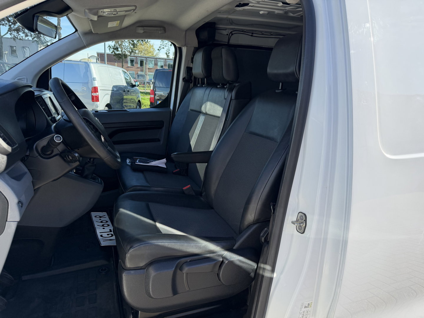 Opel Vivaro 2.0 CDTI L2H1 Edition / vaste prijs rijklaar € 9.950 ex btw / lease vanaf € 168 / euro 6 / bpm vrij / trekhaak 2500 kg / airco / cruise / navi / camera !