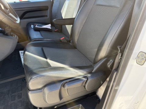 Opel Vivaro 2.0 CDTI L2H1 Edition / vaste prijs rijklaar € 9.950 ex btw / lease vanaf € 168 / euro 6 / bpm vrij / trekhaak 2500 kg / airco / cruise / navi / camera !