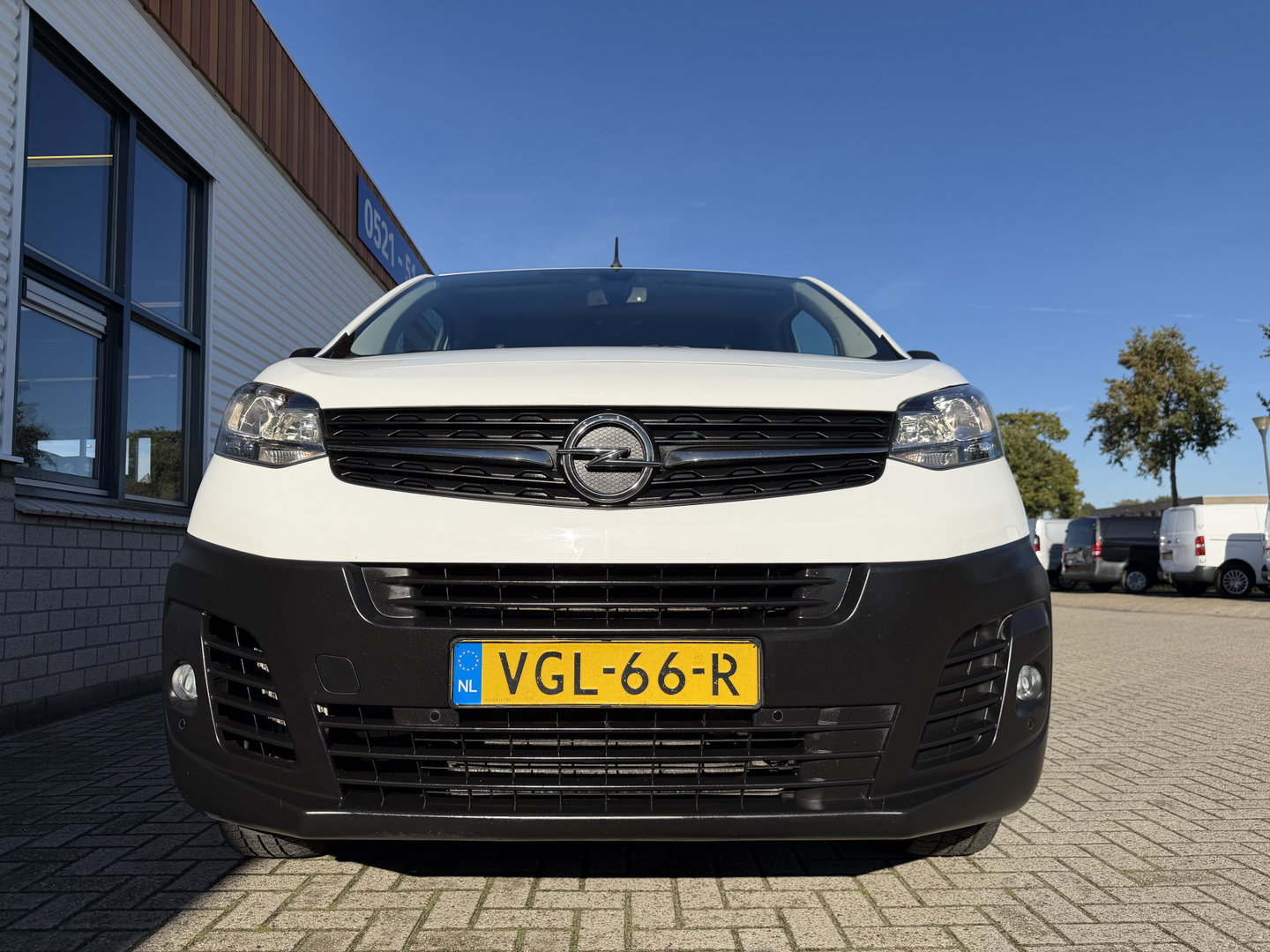 Opel Vivaro 2.0 CDTI L2H1 Edition / vaste prijs rijklaar € 9.950 ex btw / lease vanaf € 168 / euro 6 / bpm vrij / trekhaak 2500 kg / airco / cruise / navi / camera !