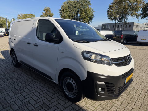 Opel Vivaro 2.0 CDTI L2H1 Edition / vaste prijs rijklaar € 9.950 ex btw / lease vanaf € 168 / euro 6 / bpm vrij / trekhaak 2500 kg / airco / cruise / navi / camera !