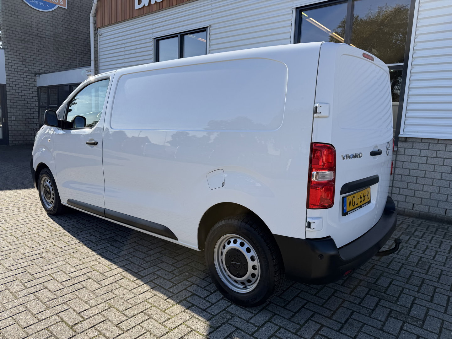 Opel Vivaro 2.0 CDTI L2H1 Edition / vaste prijs rijklaar € 9.950 ex btw / lease vanaf € 168 / euro 6 / bpm vrij / trekhaak 2500 kg / airco / cruise / navi / camera !