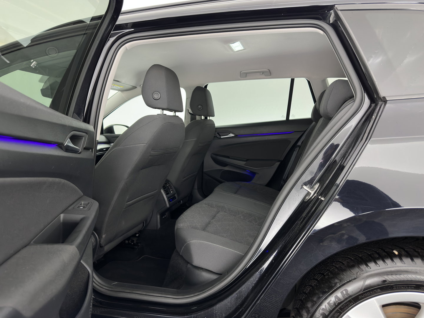 Volkswagen Golf Variant 2.0 TDI Life Business+ (INCL-BTW) Aut. *FULL-LED | DIGI-COCKPIT | NAVI-FULLMAP | ADAPTIVE-CRUISE | BLINDSPOT | AMBIENTLIGHT | HEATED- COMFORTSEATS | KEYLESS | DAB+ | PRIVACY-GLASS | ECC | PDC | TOWBAR | SHIFTPADDLE
