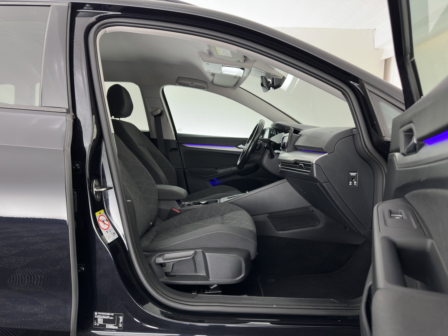 Volkswagen Golf Variant 2.0 TDI Life Business+ (INCL-BTW) Aut. *FULL-LED | DIGI-COCKPIT | NAVI-FULLMAP | ADAPTIVE-CRUISE | BLINDSPOT | AMBIENTLIGHT | HEATED- COMFORTSEATS | KEYLESS | DAB+ | PRIVACY-GLASS | ECC | PDC | TOWBAR | SHIFTPADDLE