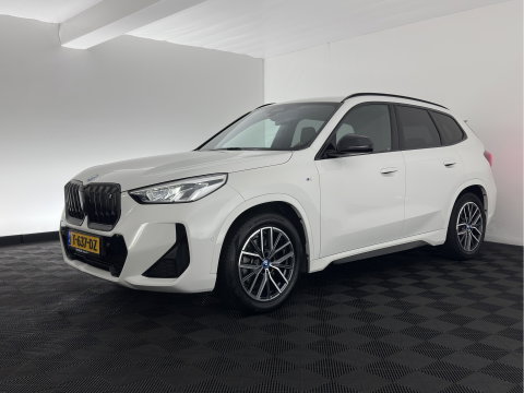 BMW iX1 xDrive30 Launch Edition 67 kWh M-Sportpack (3-Fase-11kW) (INCL.BTW) *LEATHER-MICROFIBRE | FULL-LED | HARMAN/KARDON | WIDESCREEN-DIGI-COCKPIT | CAMERA | PRIVACY-GLASS | SHIFT-PADDLES | SPORT-SEATS | NAVI-FULLMAP | DAB+ | 18''ALU | TOWBAR*